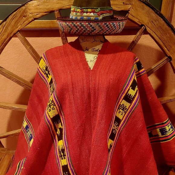 Antique Andean Poncho Journey to the Past: Outdoor Lovers, Gift Ideas - Picture 1 of 5